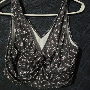 SHEIN Black Floral Crop Top